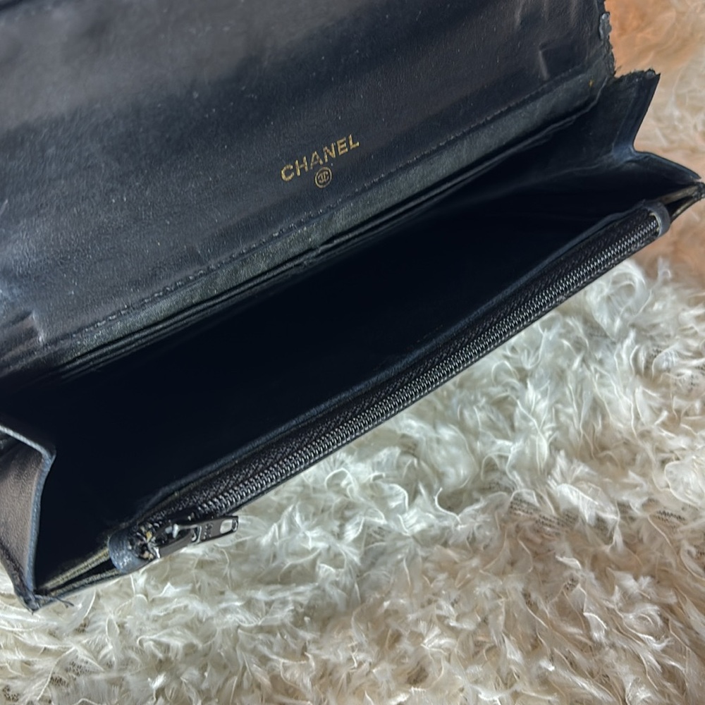 CHANEL Vintage Lambskin CLUTCH - Picture 8 of 11